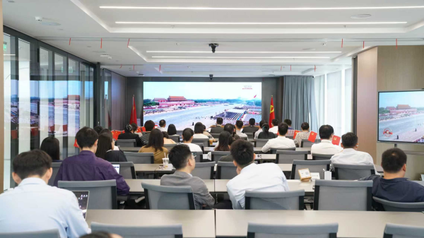 以法治初心，贺盛世华章——上海律师行业集中观看九三阅兵